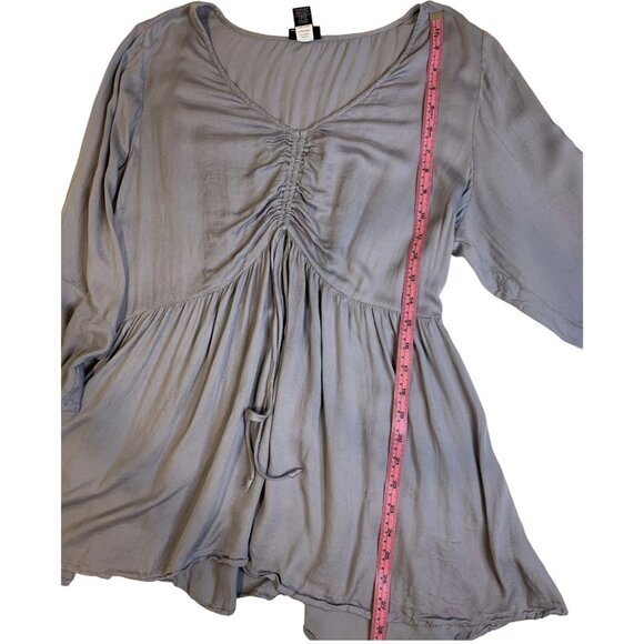Torrid Tunic Top Womens Size 1 Gray Ruched Front Peplum Boho Flowy Rayon Blouse - Picture 7 of 10